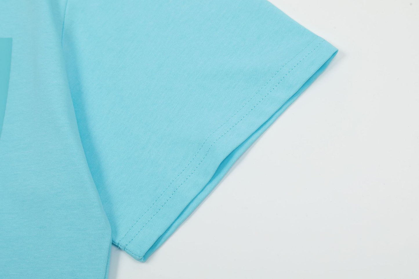 Letter V embroidered T-shirt