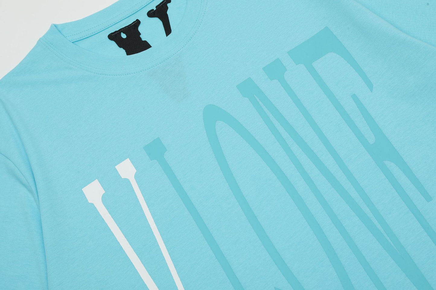 Letter V embroidered T-shirt