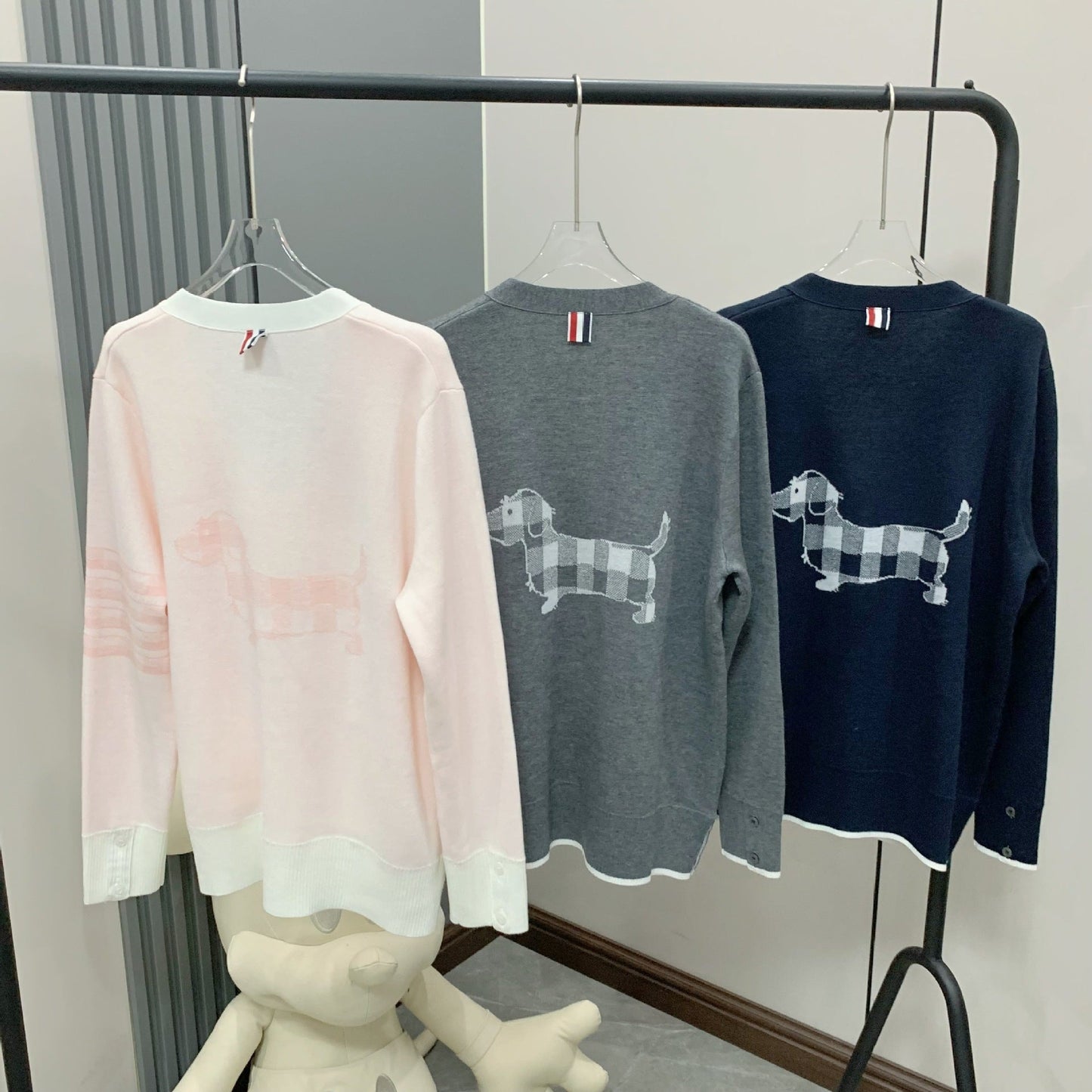 2025SS Back Block Dog Cardigan THOM TREND