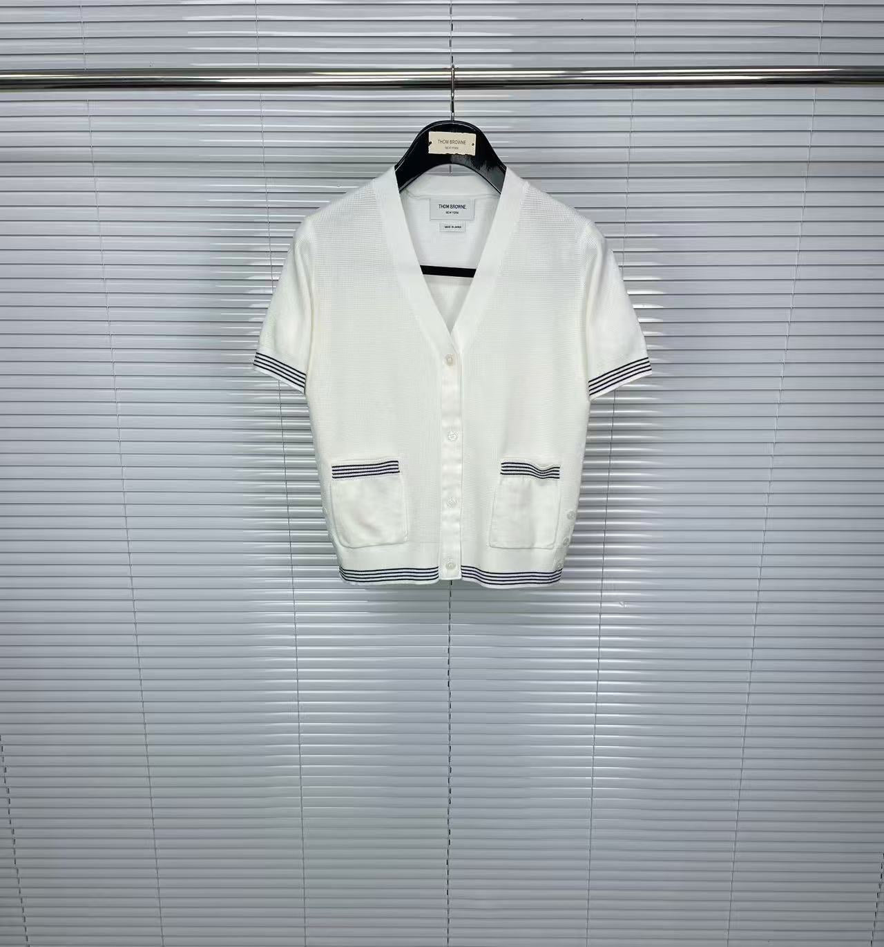 2025SS  V-neck short sleeves THOM TREND