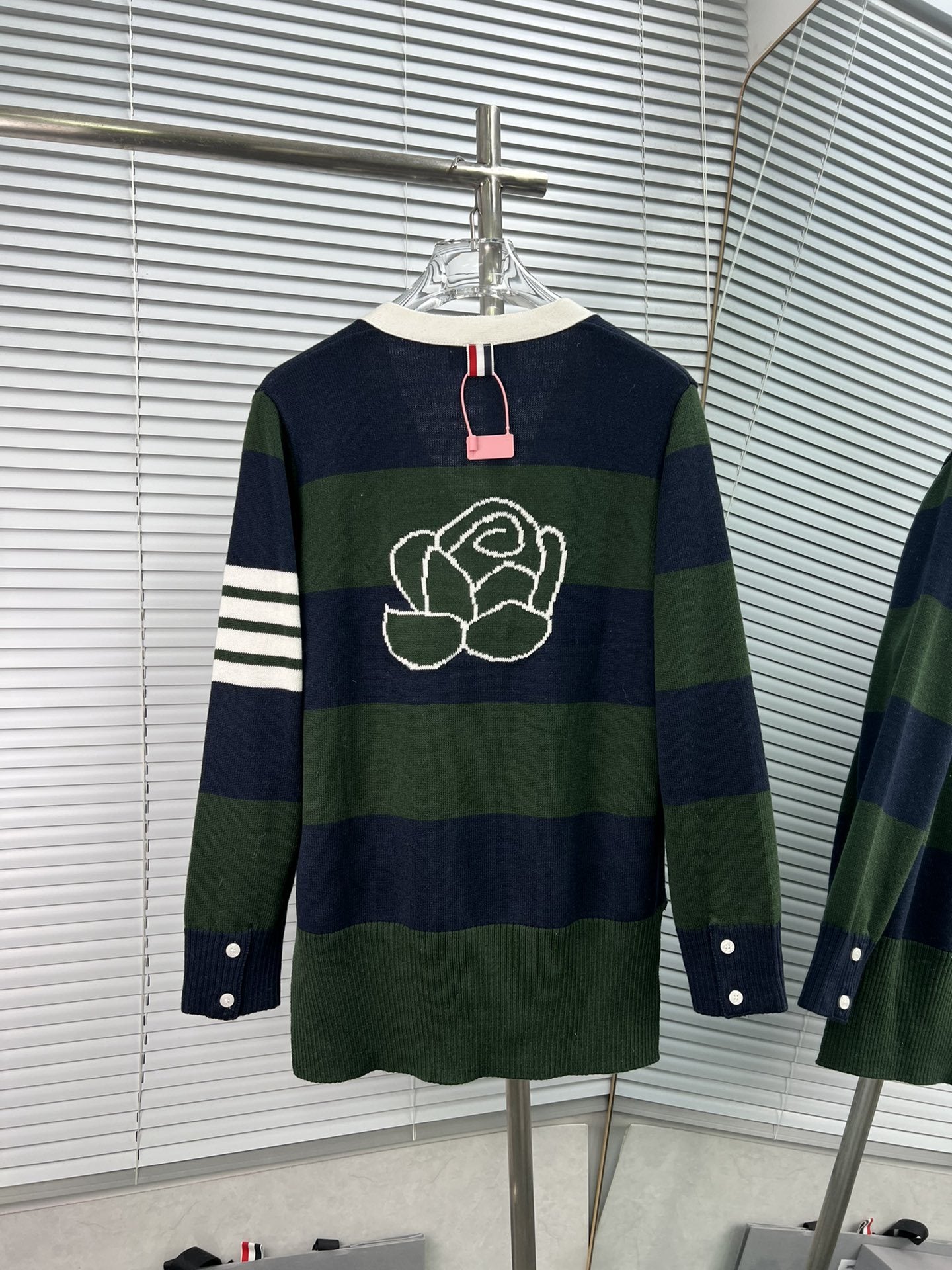 2025SS Back embroidered flowers THOM TREND