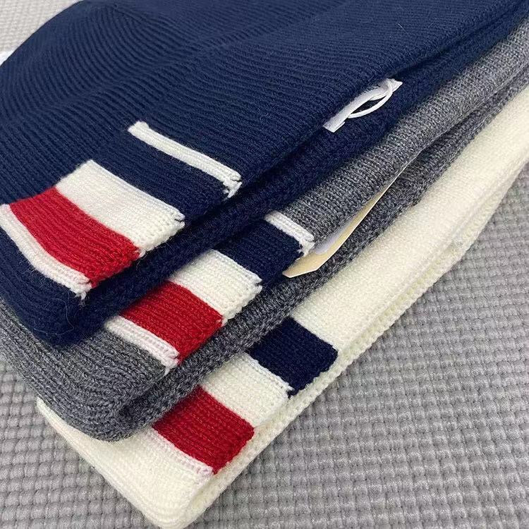 Unisex knitted hat THOM TREND